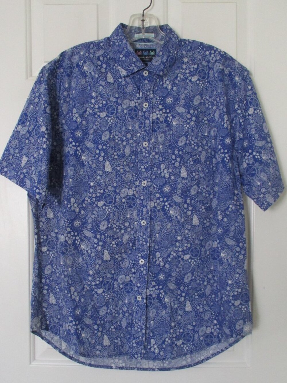 Charleston Threads Mens S/S Blue Seashell Casual Hawaiian Shirt NWOT - Medium